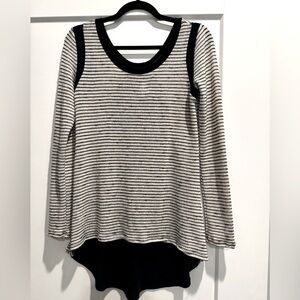 Le lis lightweight high low shirt black and white stripes flare back